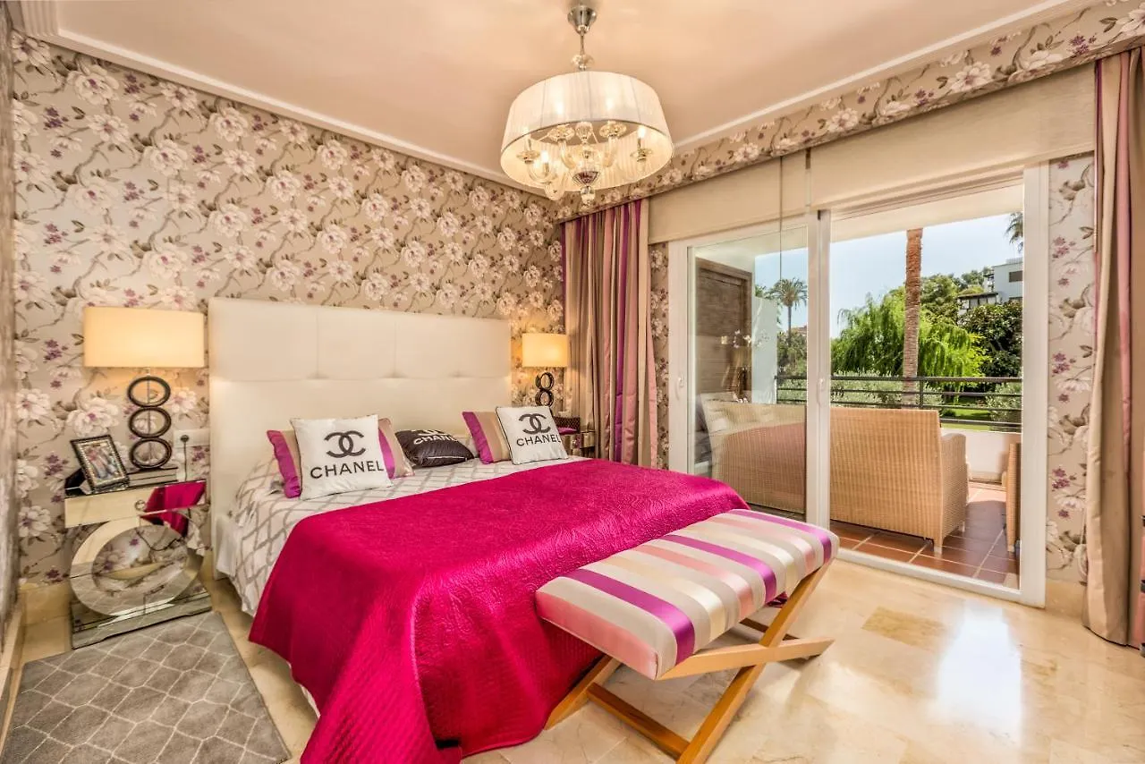 Apartment 2 Bedroom With Pool In The Heart Of Puerto Banus Marbella