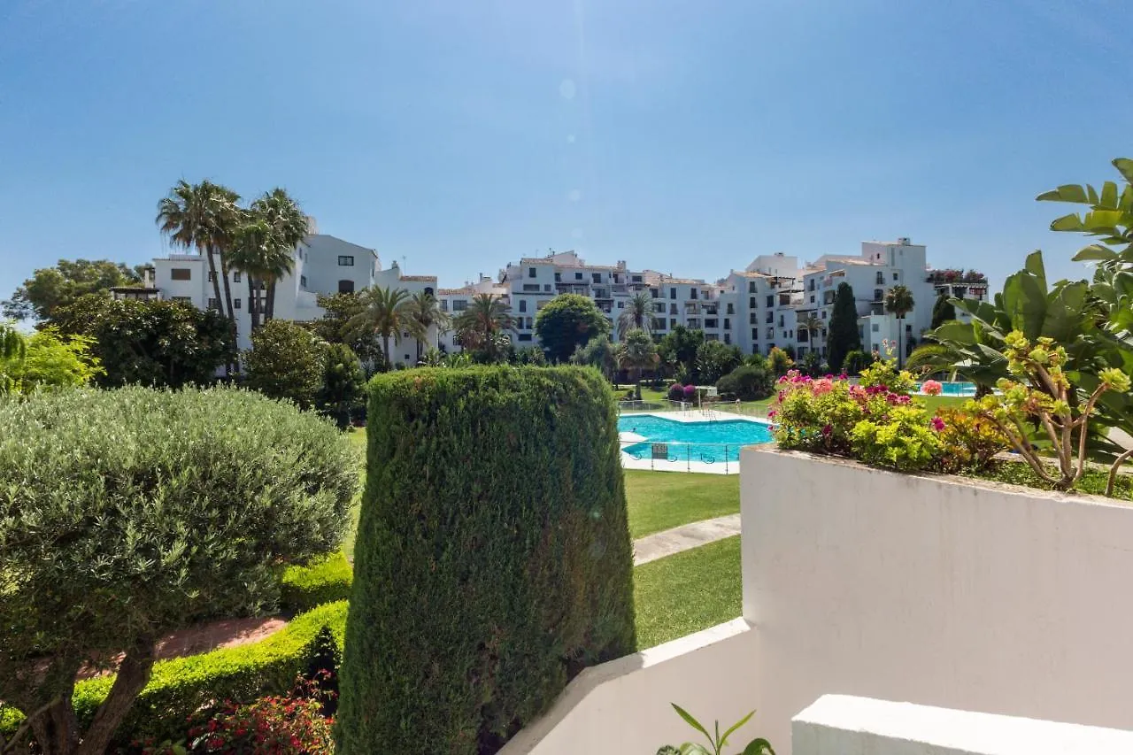 Apartment 2 Bedroom With Pool In The Heart Of Puerto Banus Marbella
