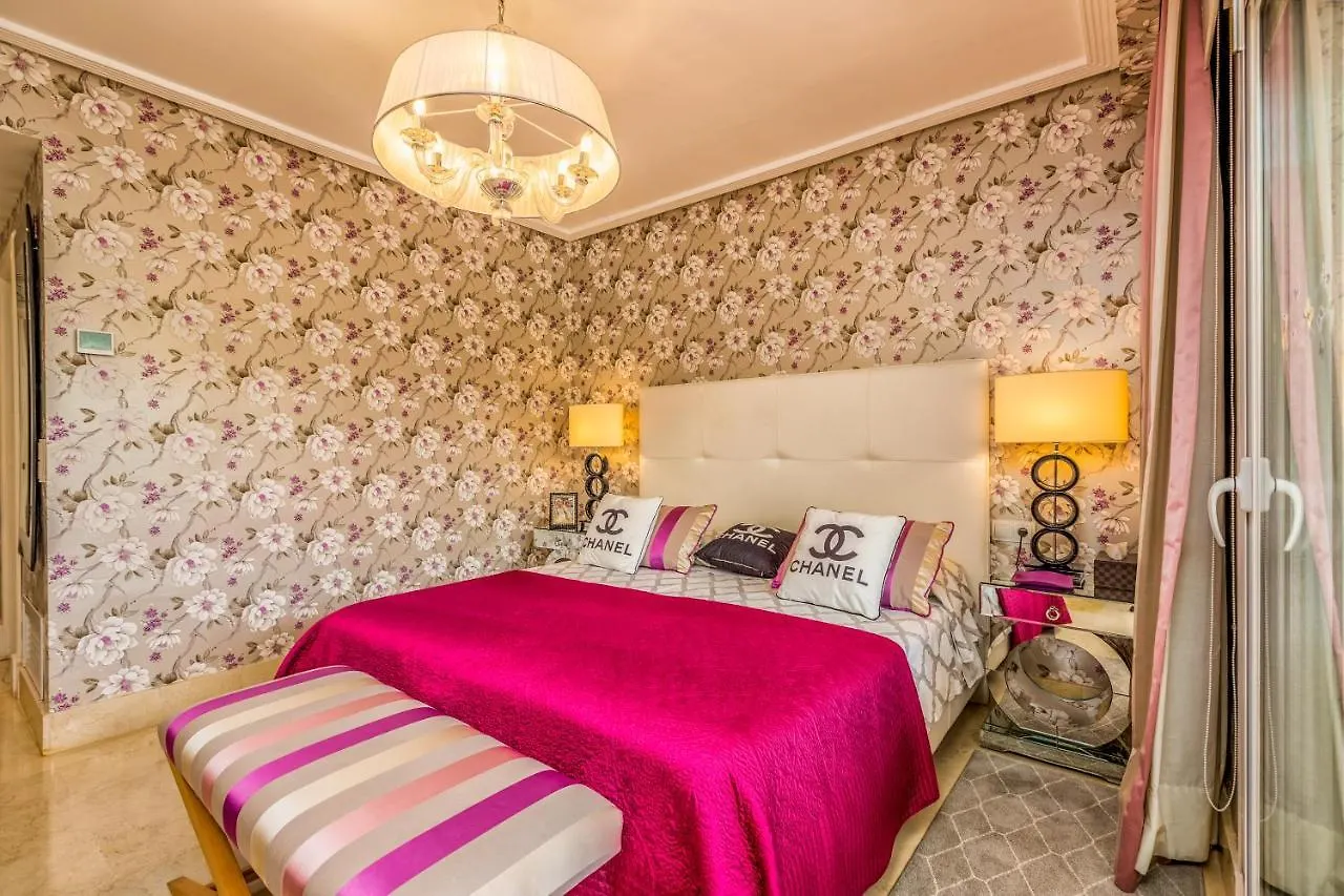 2 Bedroom With Pool In The Heart Of Puerto Banus Marbella Apartment