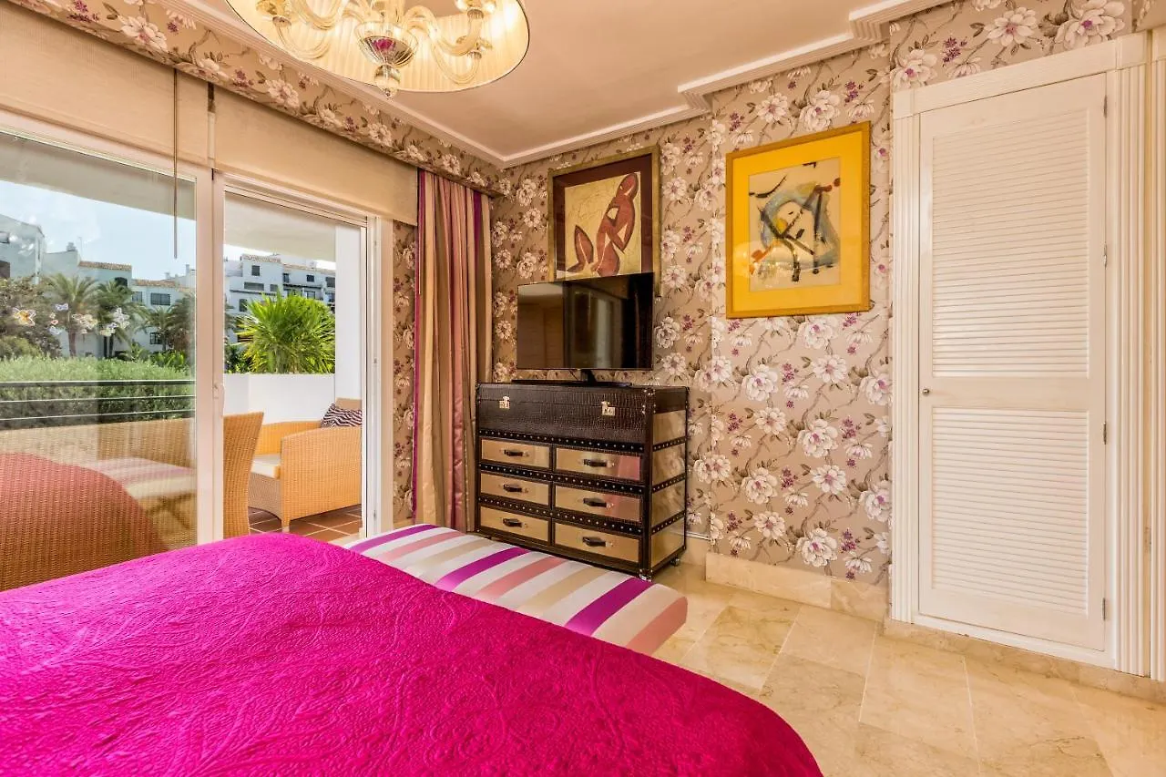 2 Bedroom With Pool In The Heart Of Puerto Banus Marbella Apartment